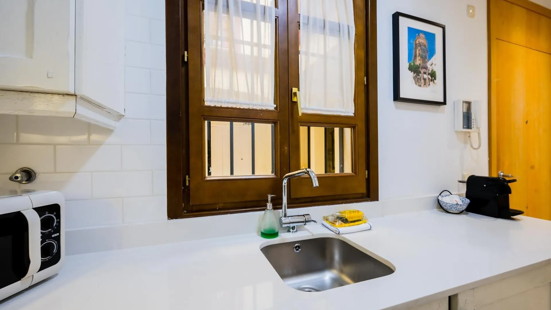 Beautiful And Cozy- 1Bd 1Bth- Arenal Center Apartment Seville 0*,  Spain