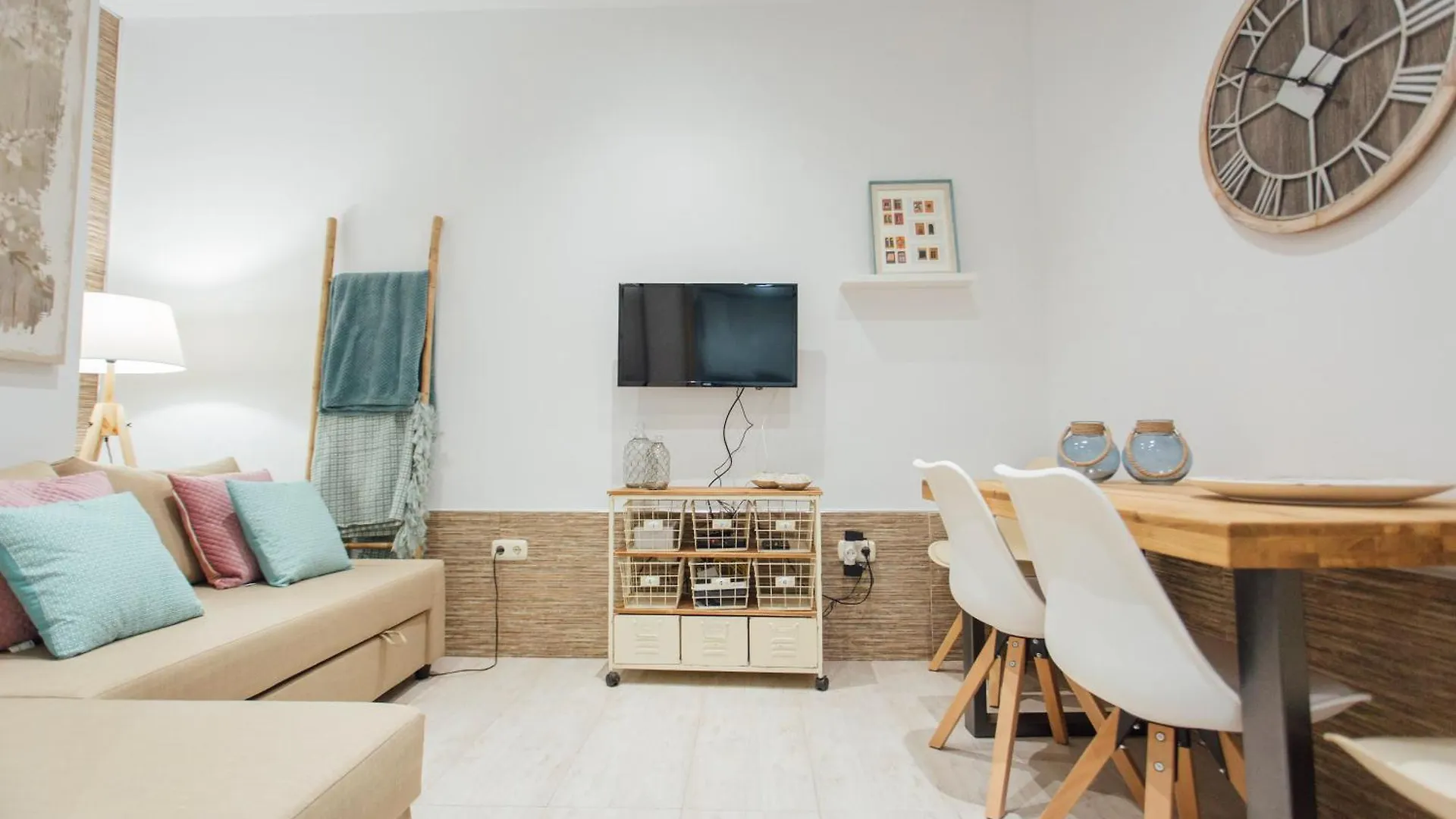 Beautiful And Cozy- 1Bd 1Bth- Arenal Center Apartment Seville
