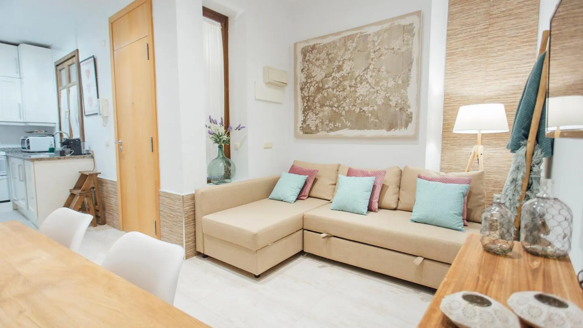 Beautiful And Cozy- 1Bd 1Bth- Arenal Center Apartment Seville