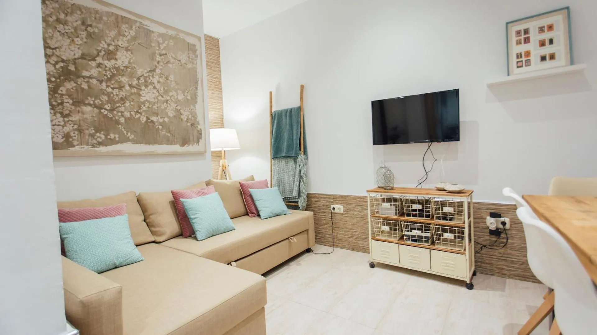 Beautiful And Cozy- 1Bd 1Bth- Arenal Center Apartment Seville
