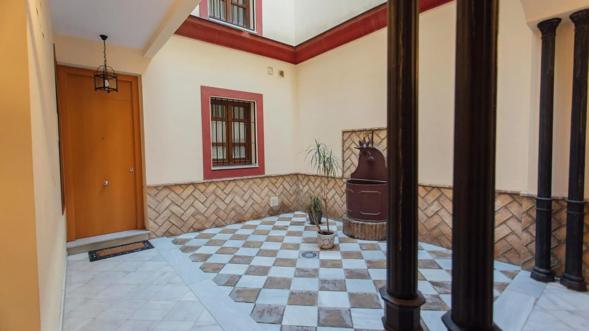Beautiful And Cozy- 1Bd 1Bth- Arenal Center Apartment Seville 0*,  Spain